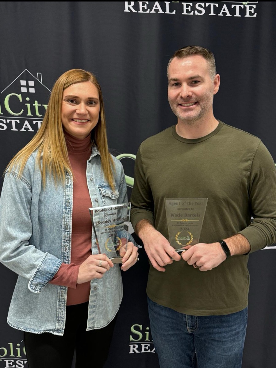 Sydney Hrouda accepting the SimpliCity Real Estate Rookie of the Year award